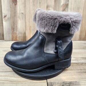 UGG Australia Chyler Demitasse size 7 Black Leather Cuff Sheepskin Ankle Boots